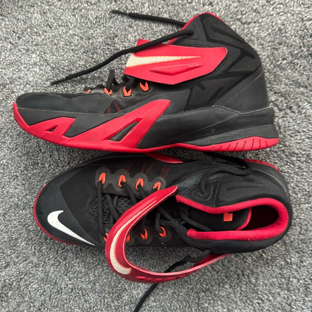 Nike Lebron Zoom Soldier VIII 8 Black University Red Shoes youth 5.5